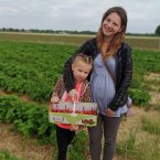 Очень похоже на периоральный дерматит . Мне ничего не помогала,