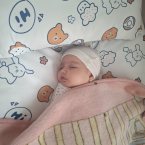 Вот так мы спим
Под плёнкой боди с рукавами и штанишки